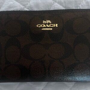 Coach Long Zip Around Wallet large in Signature Canvas like new